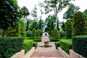 Park mit Brunnen